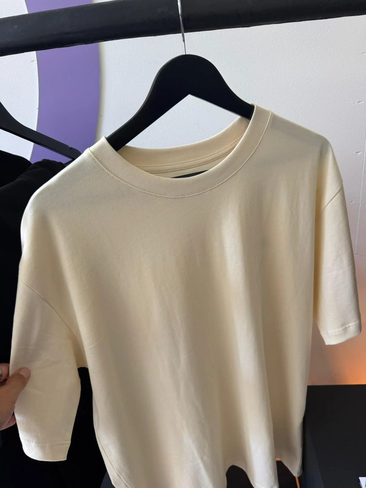 Cremefarbenes T-Shirt